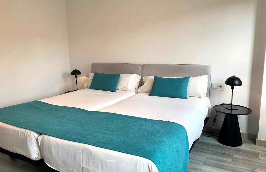 Hotel Pombal Rooms-1